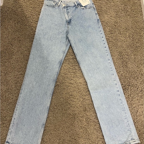 Women’s Abercrombie jeans! Size 6
90s Straight ultra high-rise. New with tags - Picture 1 of 3